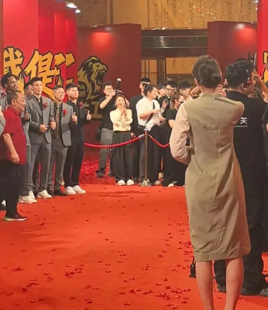 关于热血沸腾!球队搏命拼杀争夺胜利的信息 关于热血沸腾!球队搏命拼杀争夺胜利的信息