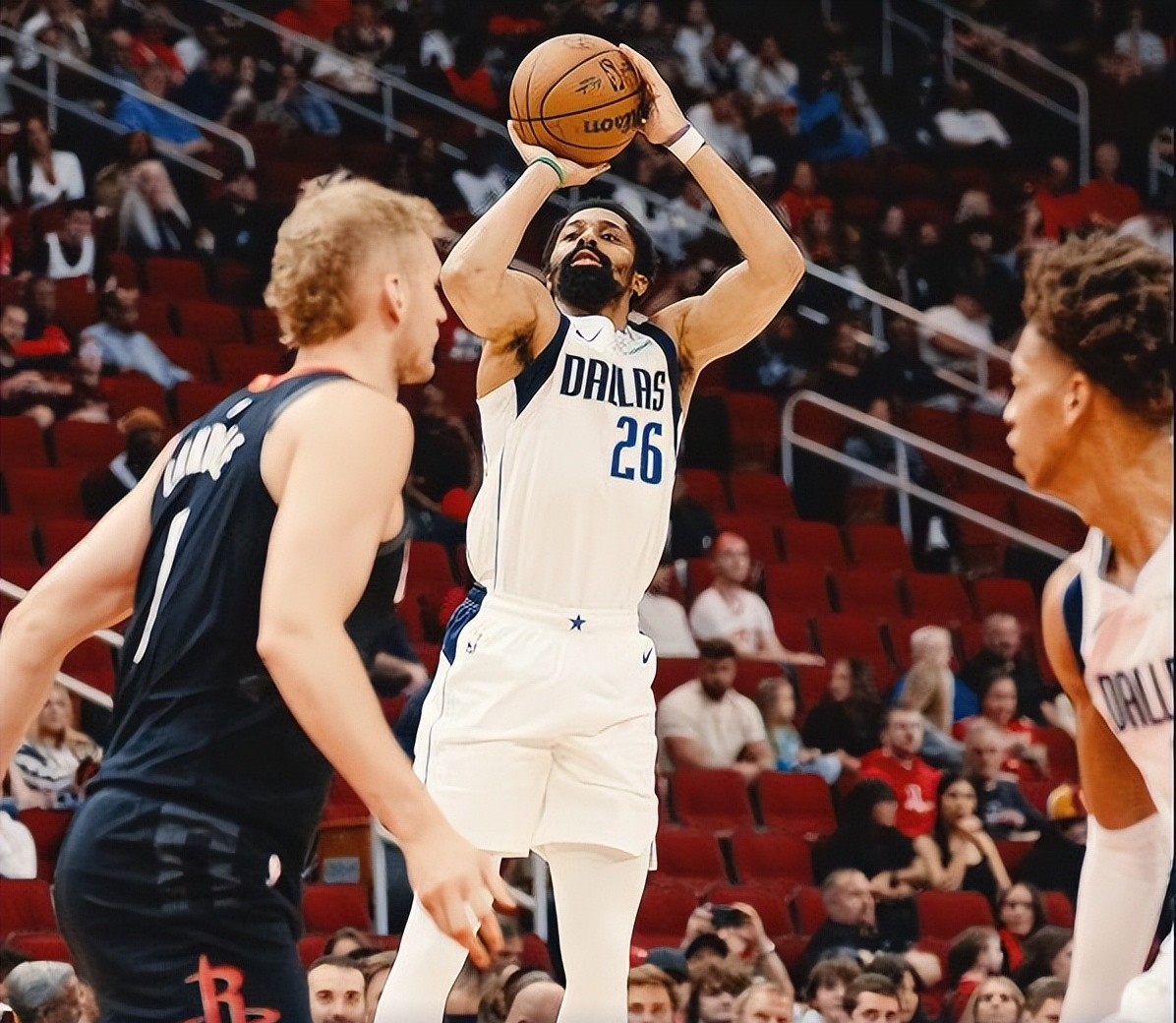 包含火箭队遭到独行侠队反攻,惨遭失利的词条 包含火箭队遭到独行侠队反攻,惨遭失利的词条