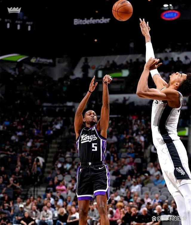 快船击败篮网,稳居西部榜首 快船击败篮网,稳居西部榜首