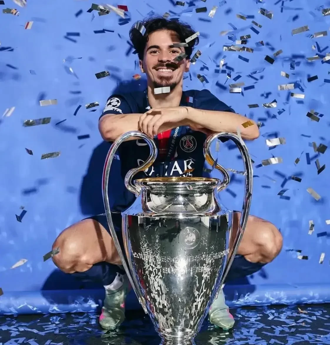 PSG主场大胜圣埃蒂安，稳居榜首