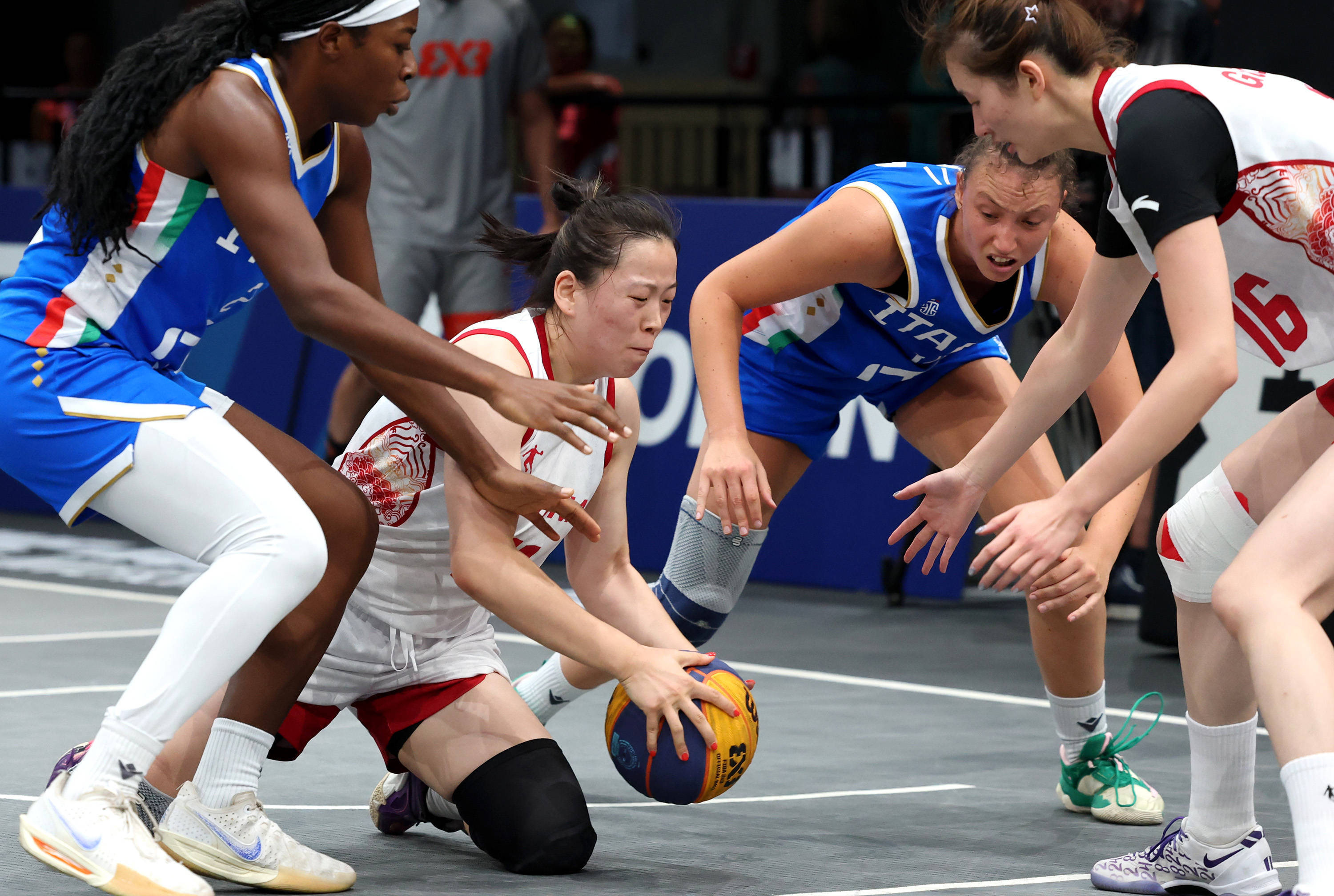 引人入胜的女子篮球联赛持续火热 引人入胜的女子篮球联赛持续火热