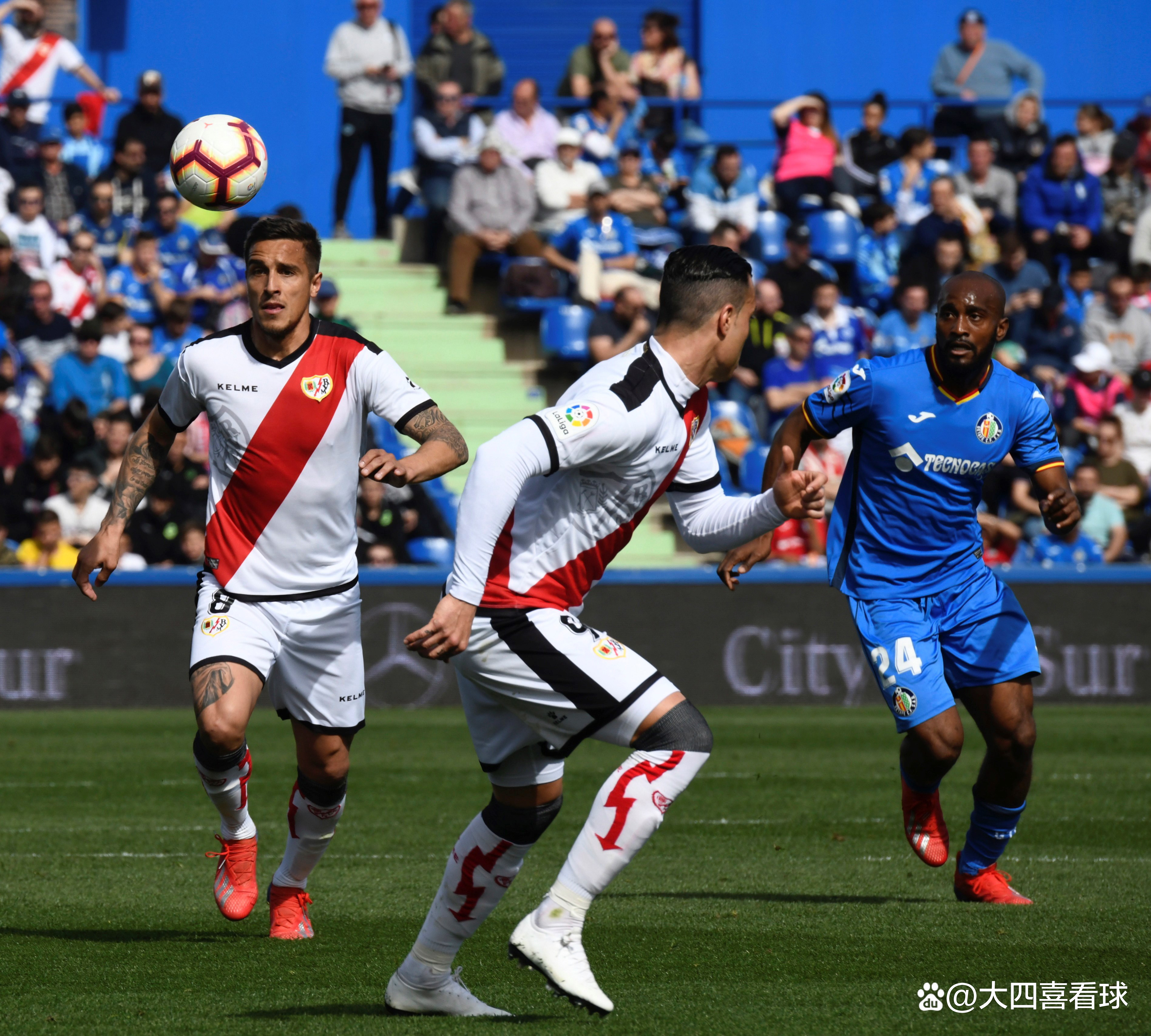 巴塞罗那主场轻松击败莱万特，西甲领领跑总的简单介绍