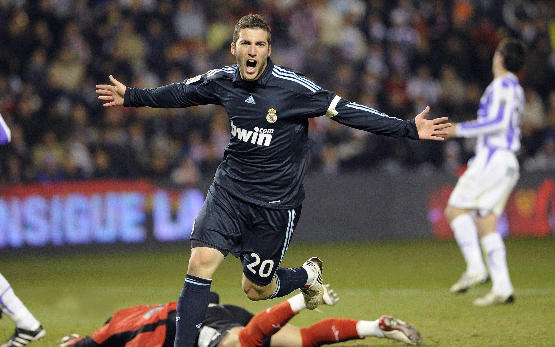 拉沃尔杯横扫温网？德约科维奇的火热状态揭示网坛新逻辑